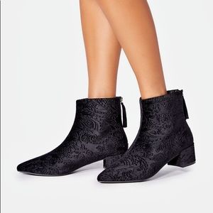 NIB!! Just Fab Malinda Booties; Black; size 9